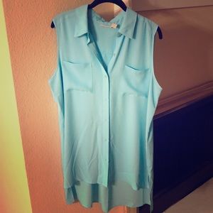 💥TOPS 2/$15 💥 Chico’s sleeveless button up